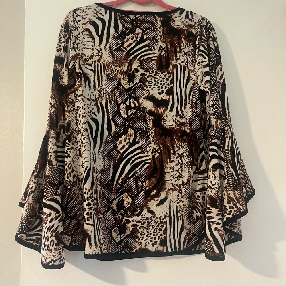 Persona Black and White Flutter Sleeve Blouse